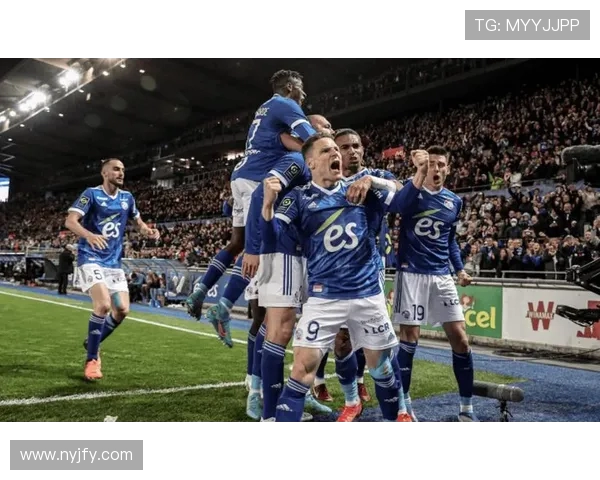 法甲进攻组织方式演化：中路穿插还是边路推进？