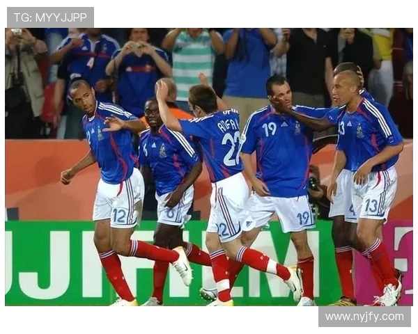 1998年法国世界杯德国队经典阵容全景解析与战术回顾四强征程 1998年法国世界杯德国队经典阵容全景解析与战术回顾四强征程